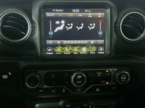 Used 2023 Jeep Wrangler Unlimited Sahara AWD/4WD image 23