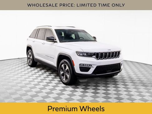 Used 2023 Jeep Grand Cherokee 4WD 4xe image 7