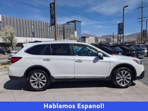 Used 2017 Subaru Outback 3.6R Touring image 2