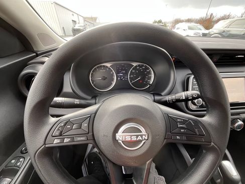 Certified 2025 Nissan Kicks Play S image 38