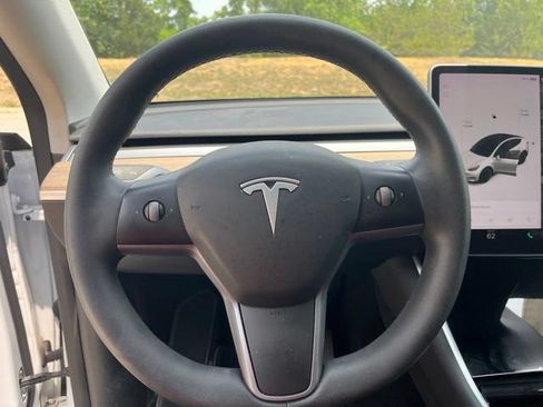Used 2021 Tesla Model Y Long Range AWD/4WD image 16