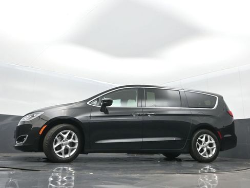 Used 2019 Chrysler Pacifica Touring Plus w/ Advanced Safetytec Group FWD image 32