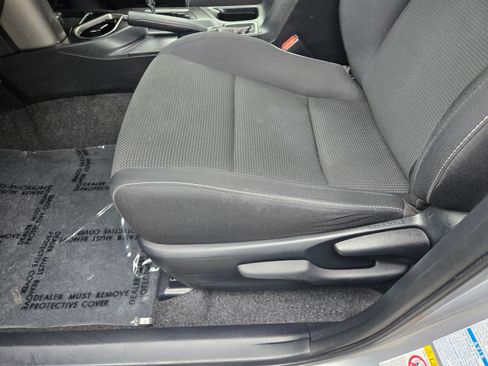Used 2018 Toyota RAV4 LE w/ Carpet Mat Package AWD/4WD image 11