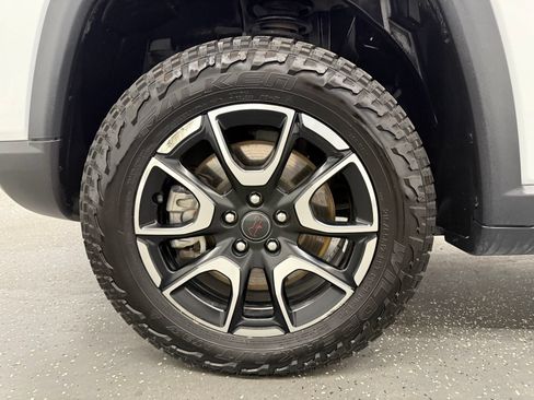 Used 2025 Jeep Compass Trailhawk AWD/4WD image 18