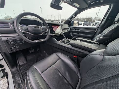 Used 2024 Jeep Wagoneer Series III image 2