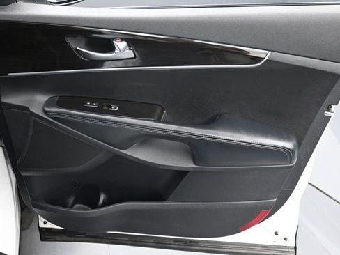 Used 2019 Kia Sorento LX FWD image 17