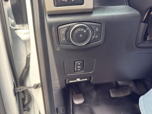 Used 2021 Ford F250 Lariat image 12