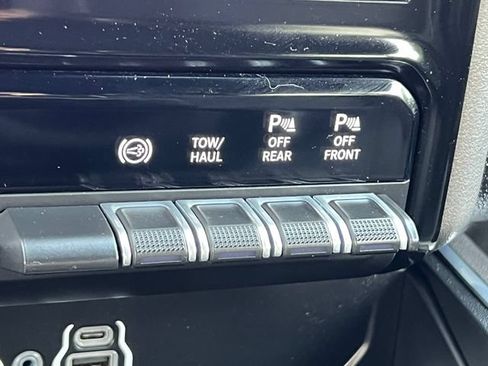 Used 2025 RAM 2500 Laramie AWD/4WD image 36