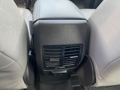 Used 2016 Ford C-MAX SE image 30