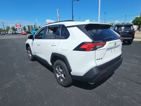 Used 2025 Toyota RAV4 XLE AWD/4WD image 5