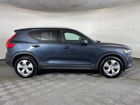 Used 2022 Volvo XC40 T5 Momentum AWD/4WD image 4