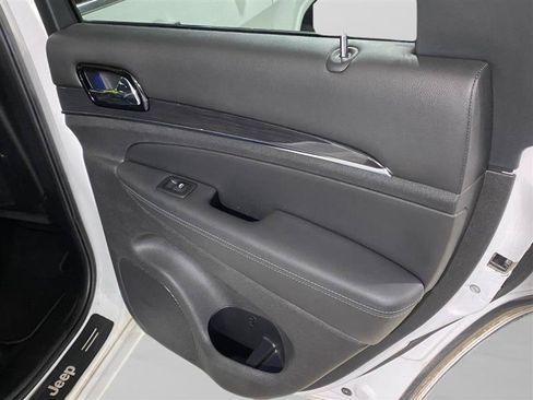 Used 2019 Jeep Grand Cherokee Overland AWD/4WD image 27