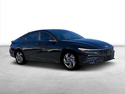 New 2025 Hyundai Elantra SEL image 10
