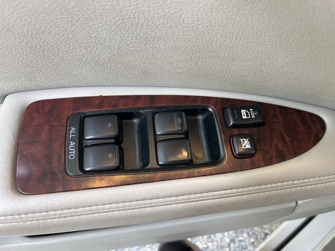 Used 2011 Toyota Avalon Limited FWD image 26