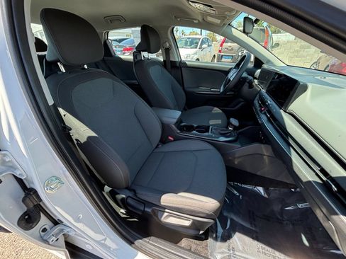 Used 2025 Kia K4 FWD image 35