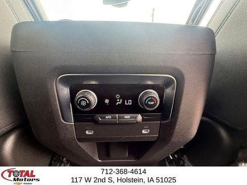 Used 2023 Chevrolet Suburban RST AWD/4WD image 15