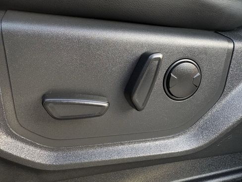 Used 2024 Ford Expedition XLT image 26