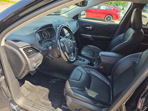 Used 2021 Jeep Cherokee Latitude Plus w/ Sun & Sound Group AWD/4WD image 13