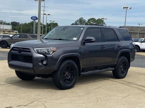 Used 2022 Toyota 4Runner SR5 Premium w/ Moonroof Package AWD/4WD image 5