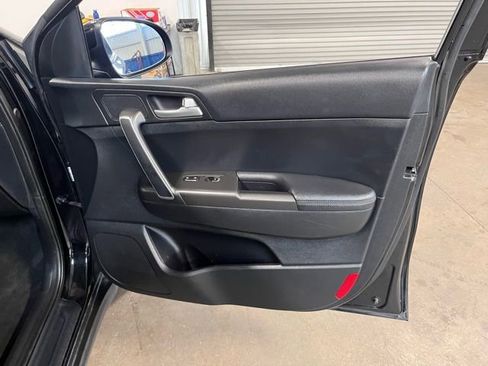 Used 2022 Kia Sportage LX FWD image 11