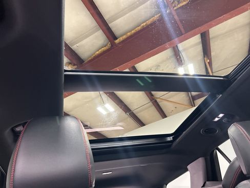 Used 2023 Ford Explorer ST-Line w/ Class IV Trailer Tow Package image 37