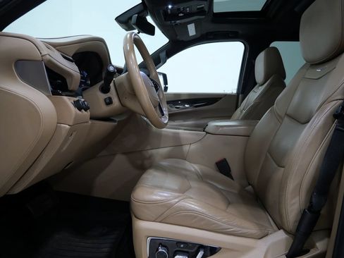 Used 2020 Cadillac Escalade Platinum AWD/4WD image 12