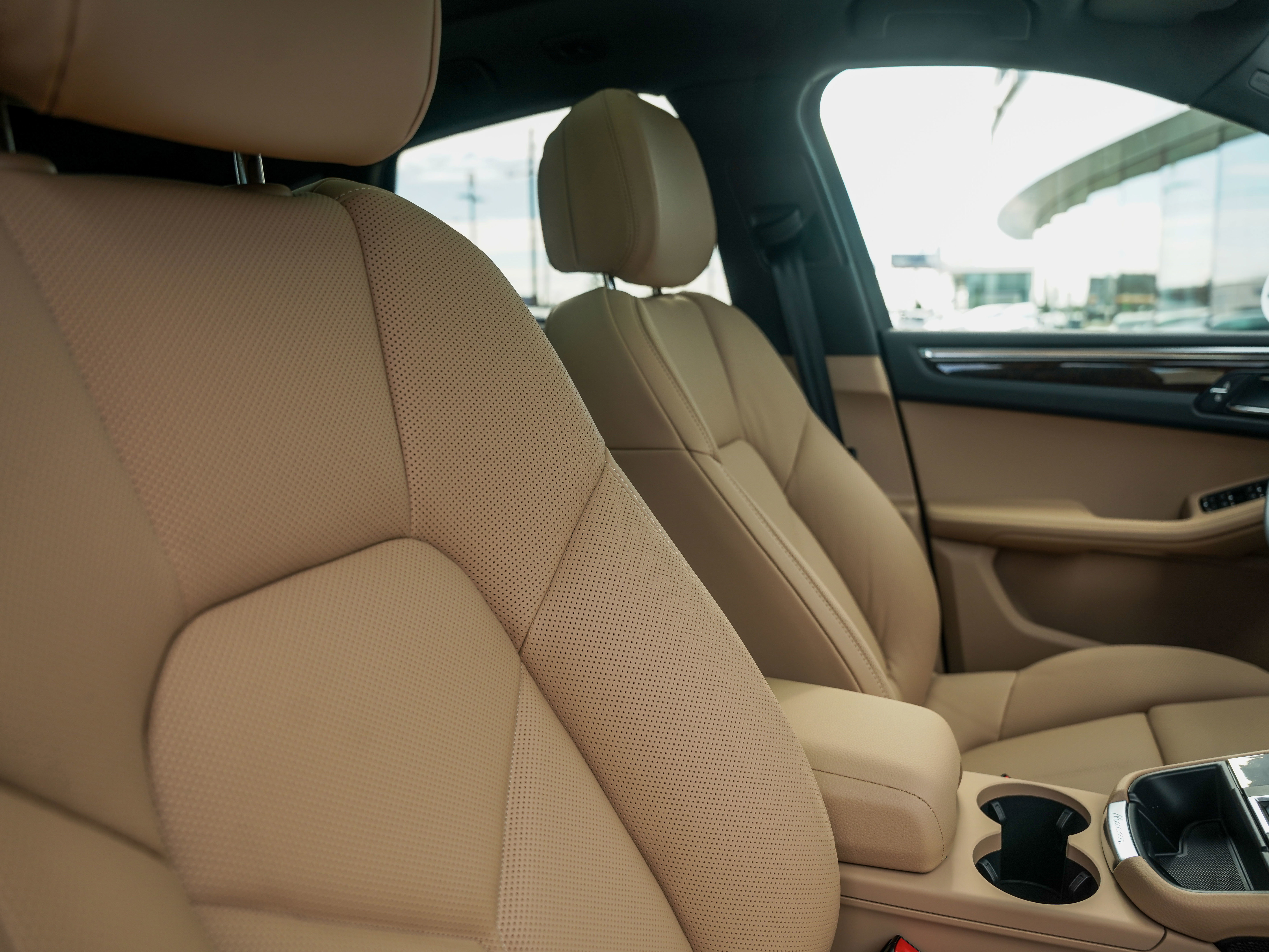 Certified 2026 Porsche Macan AWD/4WD image 33