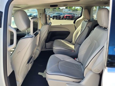 Used 2018 Chrysler Pacifica Limited w/ Advanced Safetytec Group image 12