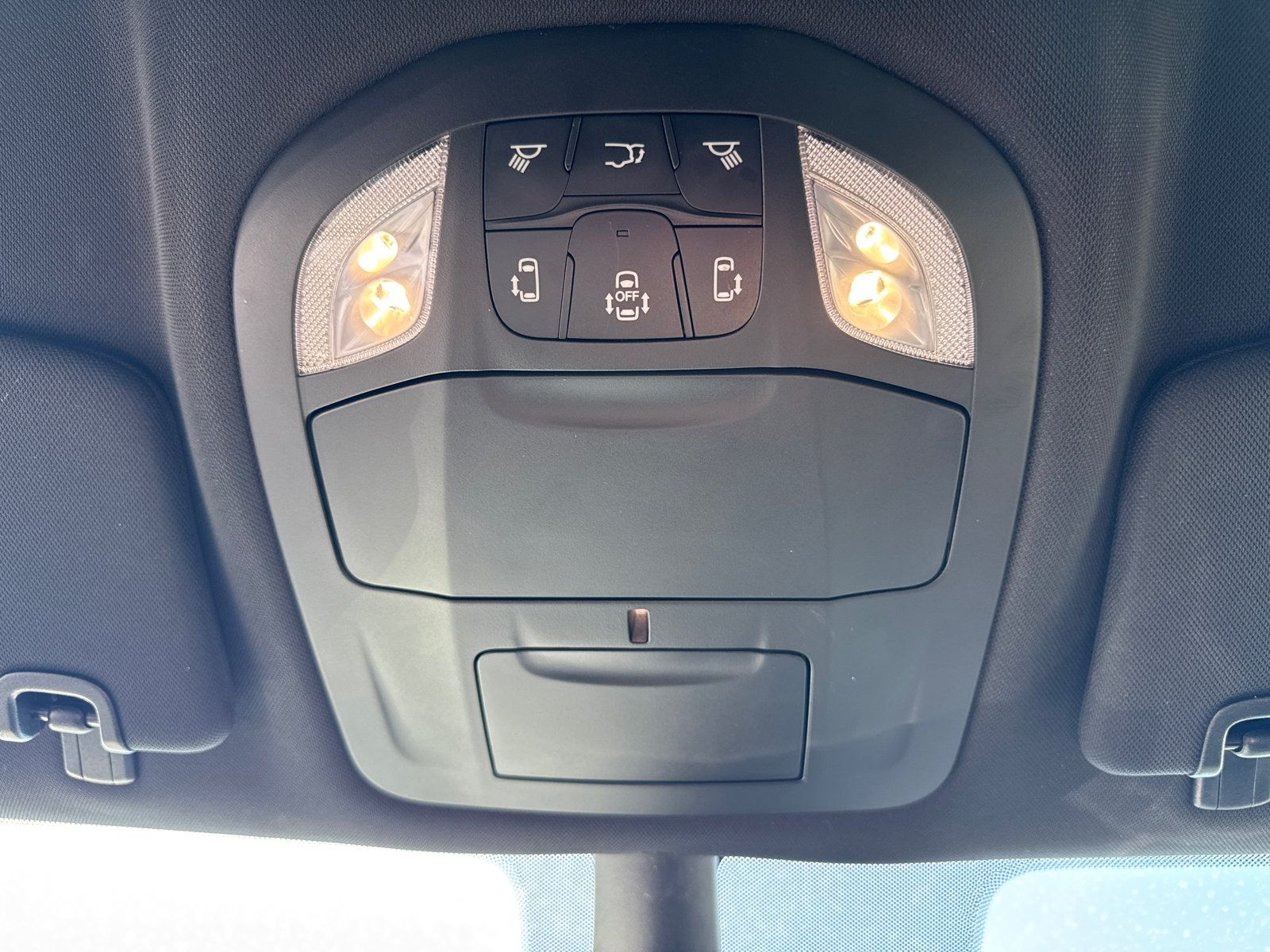 Used 2024 Chrysler Pacifica Limited FWD image 10