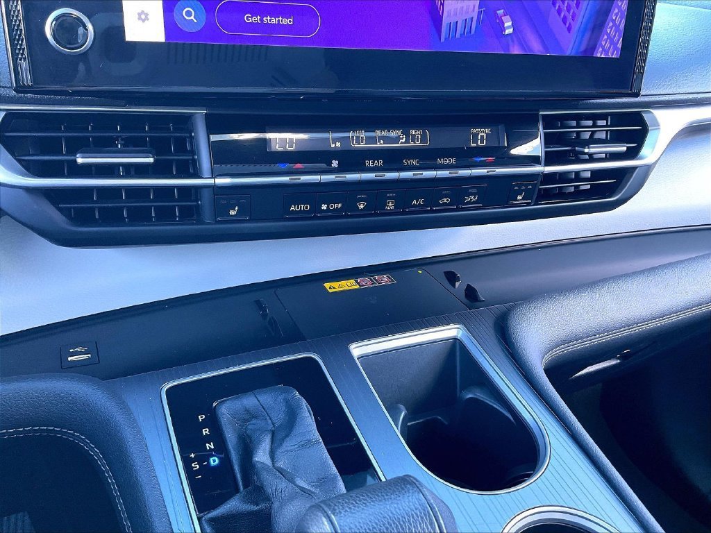 Used 2025 Toyota Sienna XLE FWD image 26