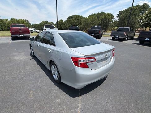 Used 2014 Toyota Camry SE FWD image 13