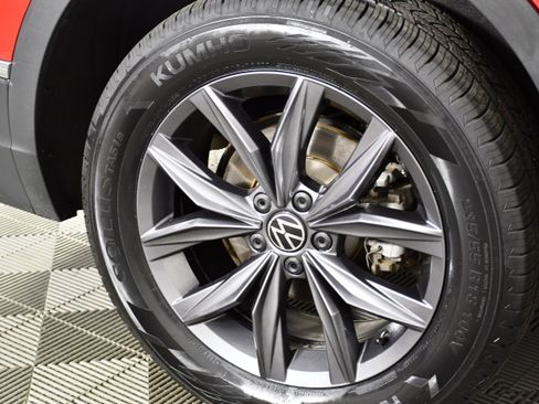 Used 2022 Volkswagen Tiguan SE AWD/4WD image 52