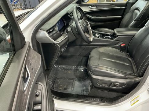 Used 2022 Jeep Grand Cherokee L Limited AWD/4WD image 4