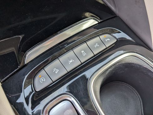 Certified 2022 Buick Envision Avenir w/ Technology Package II AWD/4WD image 29