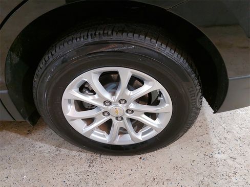 Used 2020 Chevrolet Equinox LT image 32