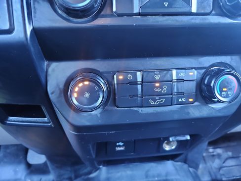 Used 2019 Ford F150 XL w/ Equipment Group 101A Mid AWD/4WD image 16