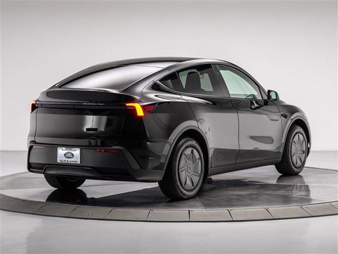 Used 2026 Tesla Model Y 2WD image 5