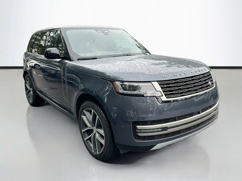 Used 2025 Land Rover Range Rover SE AWD/4WD image 3
