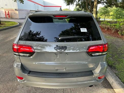 Used 2020 Jeep Grand Cherokee Altitude RWD image 5
