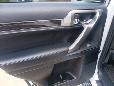 Used 2022 Lexus GX 460 Premium w/ Premium Package image 19