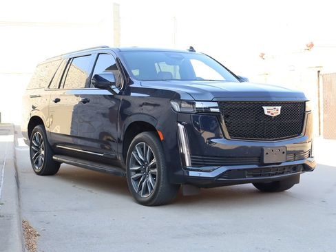 Used 2024 Cadillac Escalade ESV Sport AWD/4WD image 2