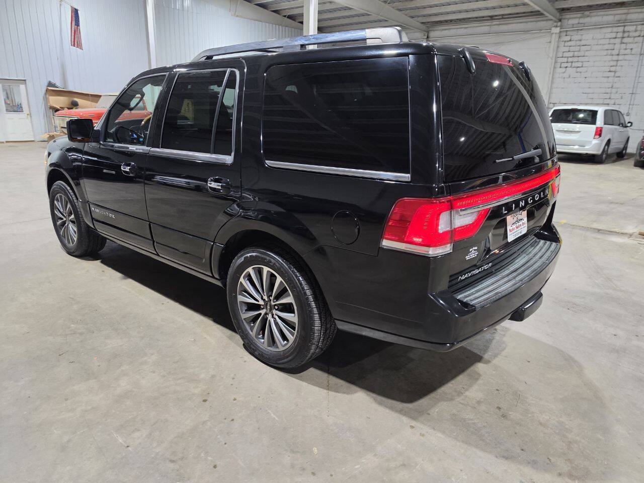 Used 2017 Lincoln Navigator Select AWD/4WD image 7