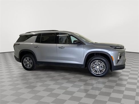 Certified 2025 Chevrolet Traverse LT image 13