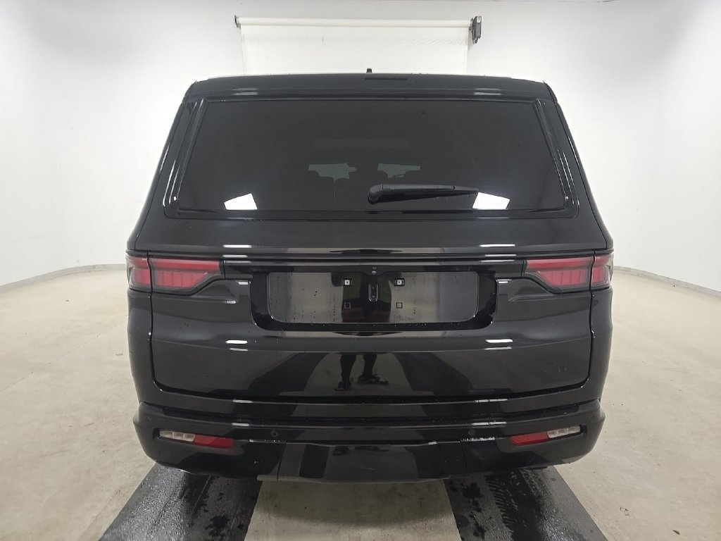 Used 2024 Jeep Wagoneer Series II w/ Convenience Group I RWD image 6