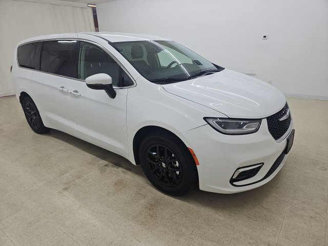 Used 2023 Chrysler Pacifica Touring-L FWD image 15