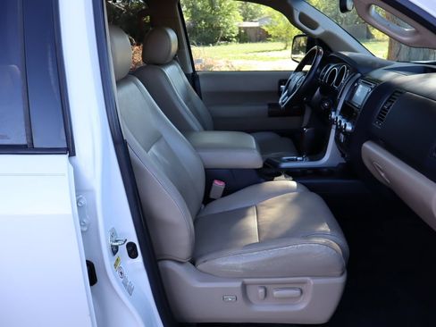 Used 2014 Toyota Sequoia Platinum RWD image 24