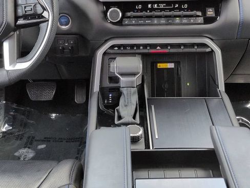 Certified 2024 Toyota Sequoia Platinum AWD/4WD image 19