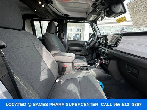 Used 2025 Jeep Gladiator Sport AWD/4WD image 23