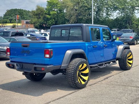 Used 2024 Jeep Gladiator Sport AWD/4WD image 3