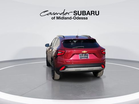 Used 2025 Chevrolet Trax LT FWD image 6
